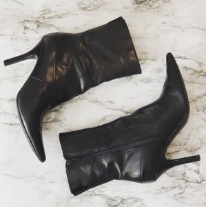 NINE WEST Blushy Black Leather Boots Size 6